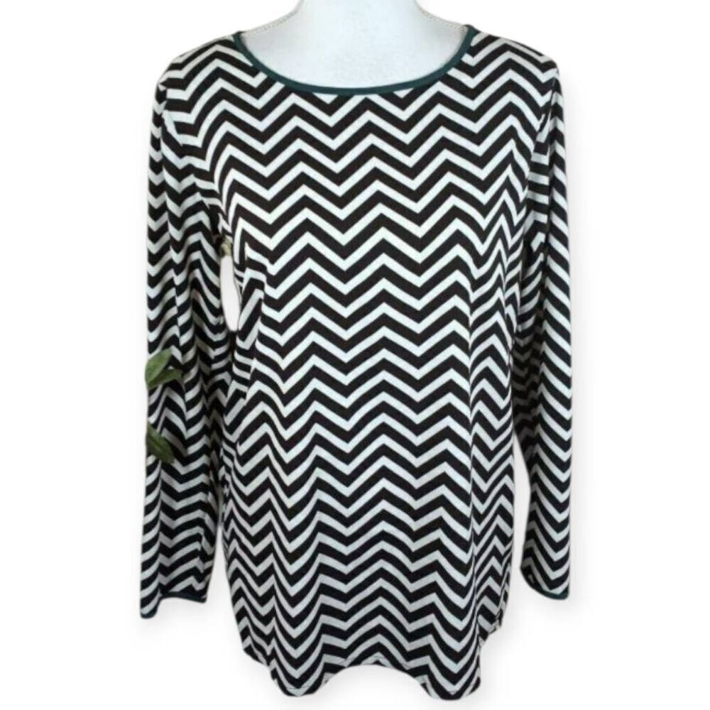 JW STYLE CHEVERON PRINT BLACK, WHITE, & GREEN BLOUSE SZ.S EUC